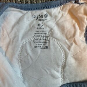 Kyte BABY XS Cream and Blue sleep sac swaddle